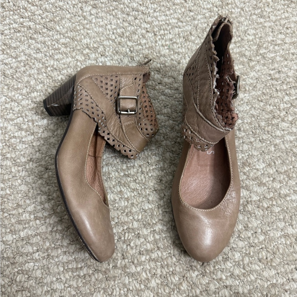 Hispanitas brown heels shoes size 37